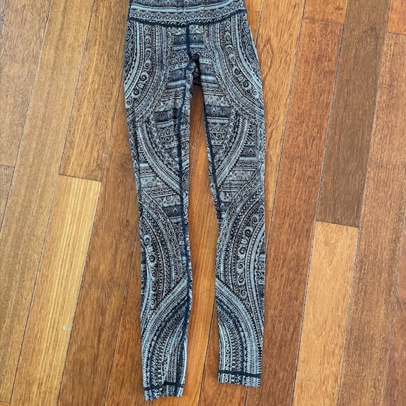 Lululemon Wunder Under HR Tight - Size 2 - Picture 4 of 8